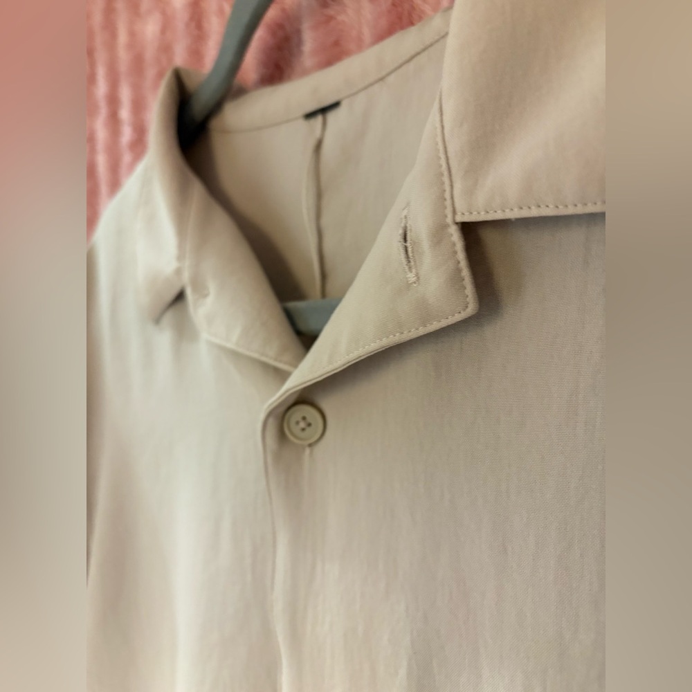 Lululemon Men•Lightweight Camp Collar Button-Up Shirt Pocket•Tan•LIKE NEW•Sz Med - Picture 10 of 15